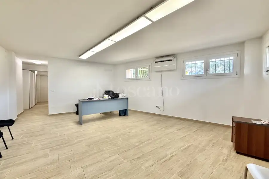 Ufficio in affitto di 100 mq a €900 (rif. 11/2026)