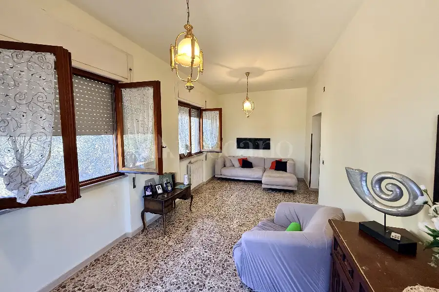 Casa Indipendente in vendita di 254 mq a €299.000 (rif. 81/2026)