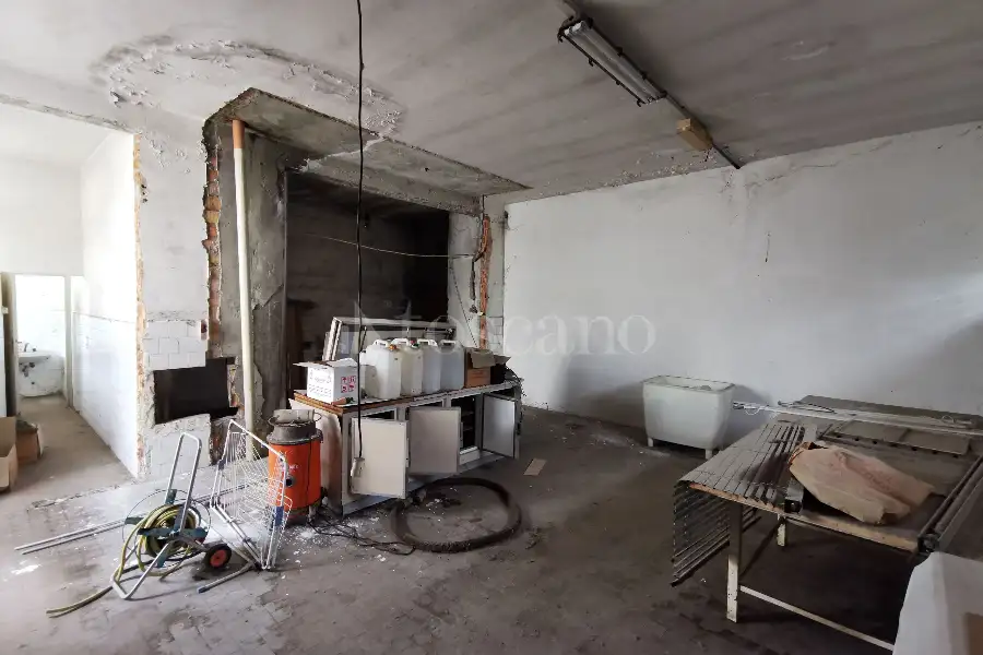 Laboratorio in vendita di 400 mq a €130.000 (rif. 26/2026)