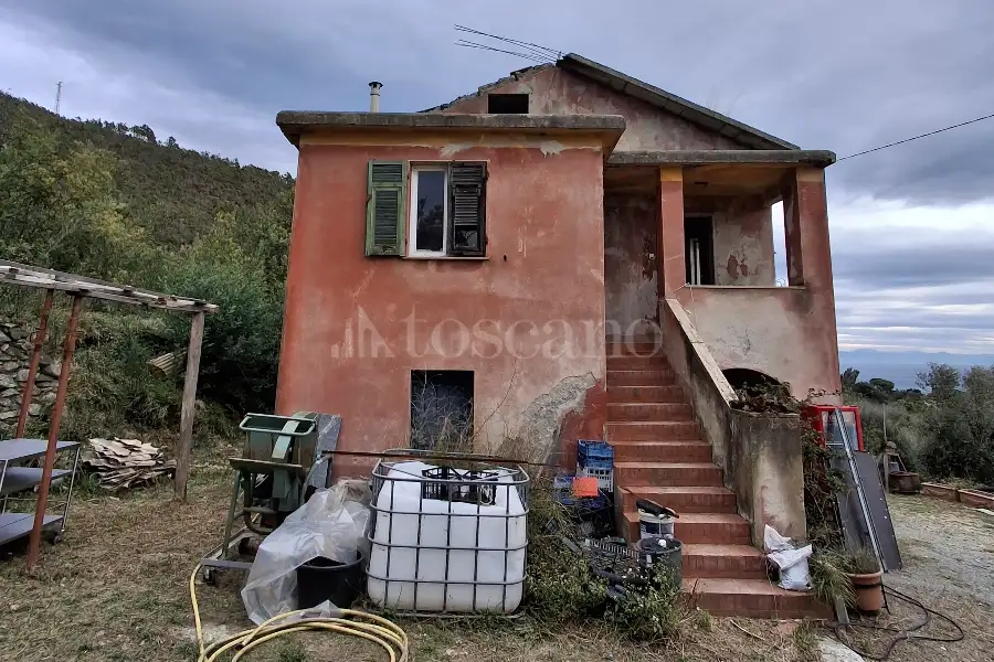 Rustico in vendita di 150 mq a €395.000 (rif. 13/2024)