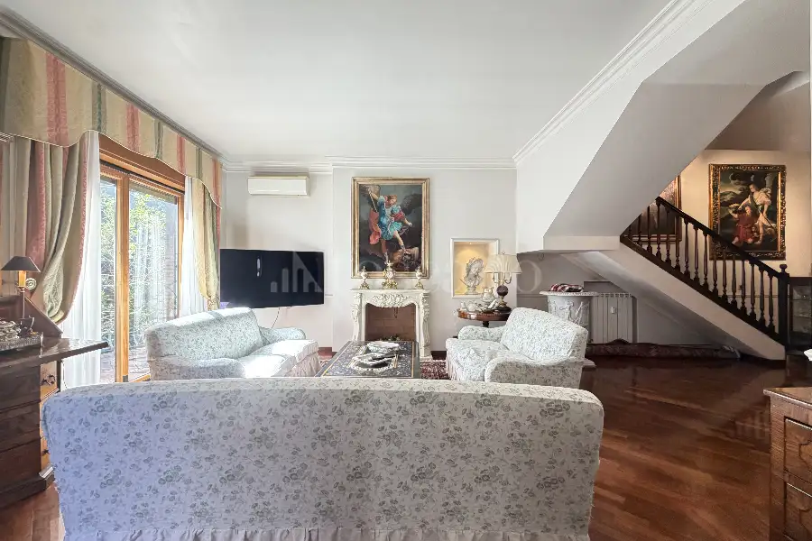 Attico in vendita di 250 mq a €990.000 (rif. 6/2026)