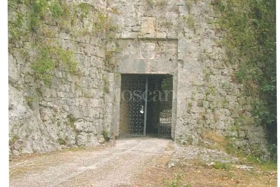 Palazzo in vendita di 3.000 mq trattativa riservata (rif. 69/2026)