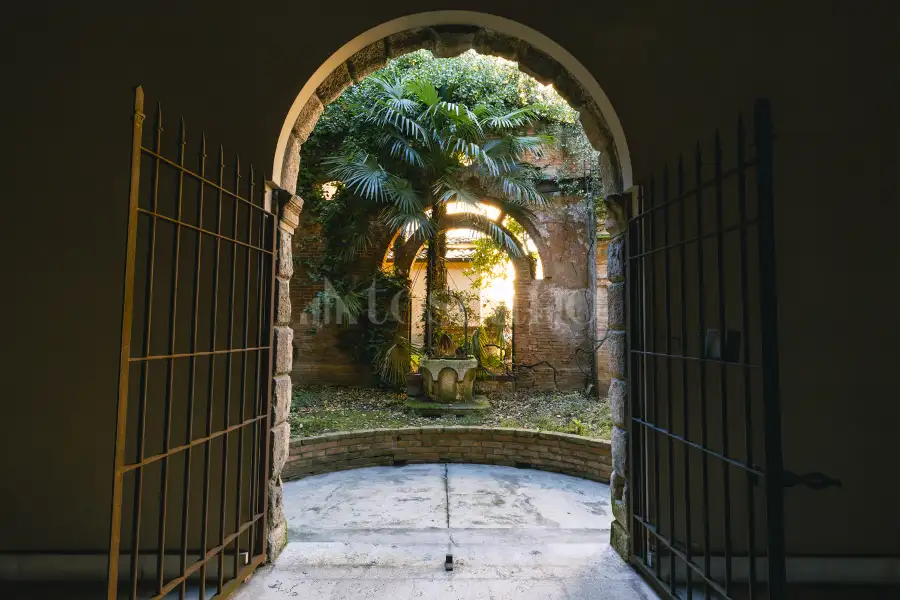 Casa in vendita di 270 mq a €1.500.000 (rif. 12/2026)