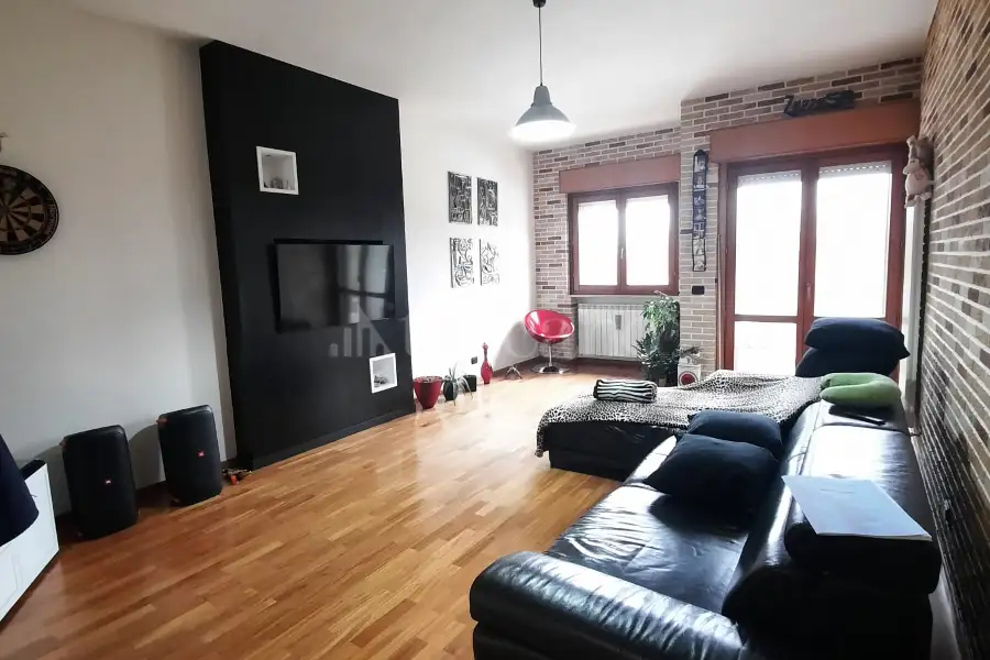 Villa Plurifamiliare in vendita di 800 mq a €795.000 (rif. 6/2025)
