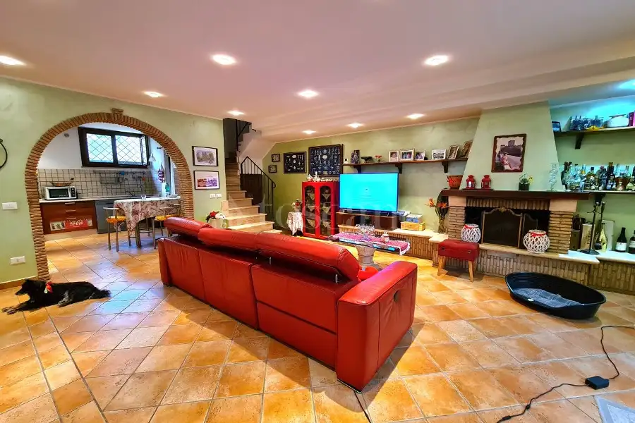 Villa Bifamiliare in vendita di 180 mq a €349.000 (rif. 42/2026)
