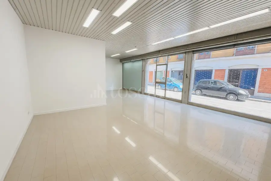 Negozio in vendita di 1.200 mq a €650.000 (rif. 20/2026)