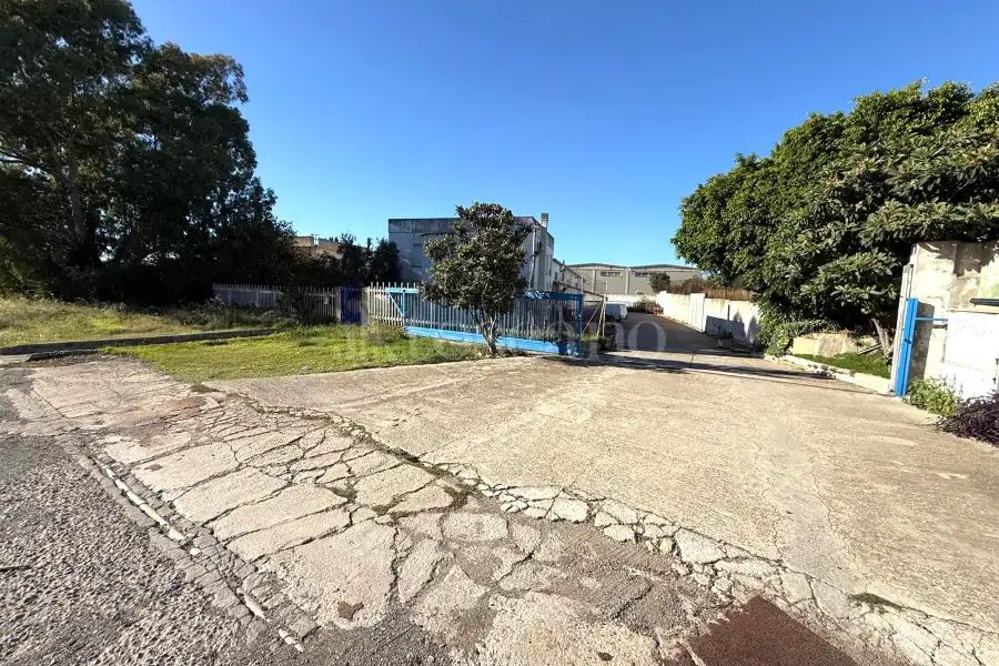 Negozio in vendita di 1.200 mq a €635.000 (rif. 105/2025)