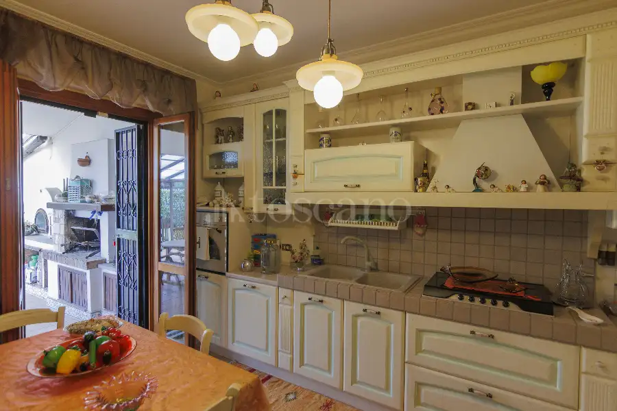 Villa Bifamiliare in vendita di 310 mq a €799.000 (rif. 31/2025)