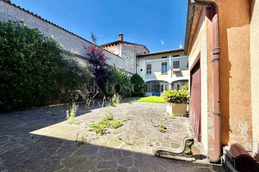 Casa Indipendente in vendita di 400 mq a €315.000 (rif. 41/2026)