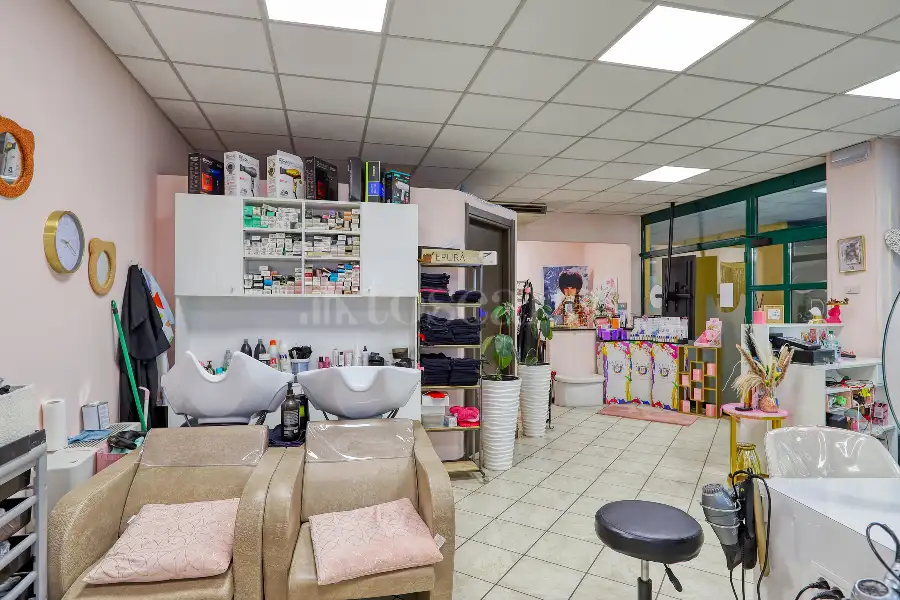 Negozio in vendita di 140 mq a €160.000 (rif. 100/2026)