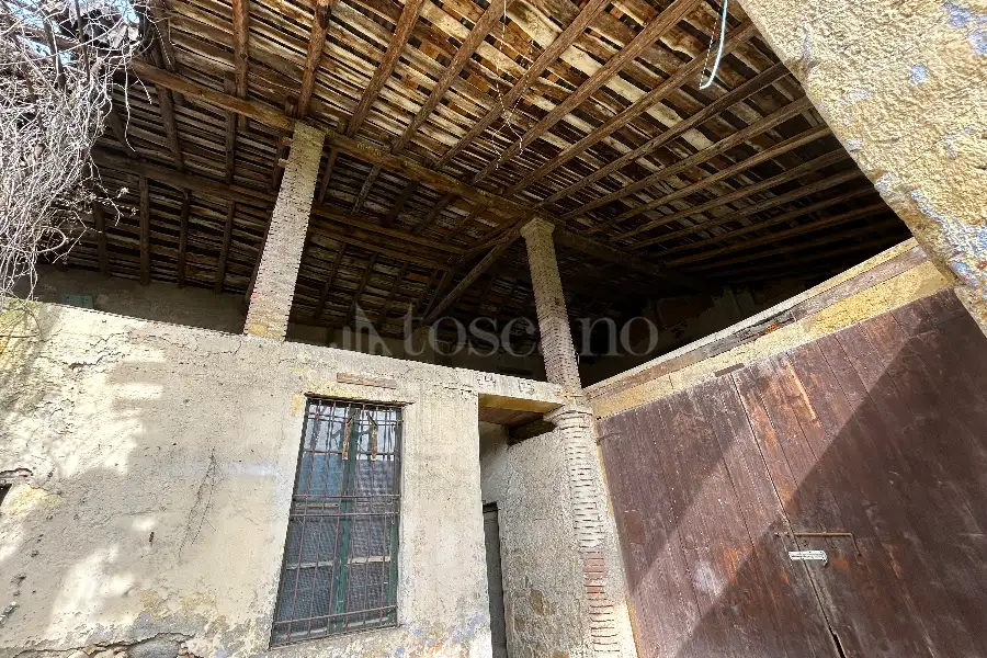 Casale in vendita di 3.000 mq a €850.000 (rif. 5/2026)