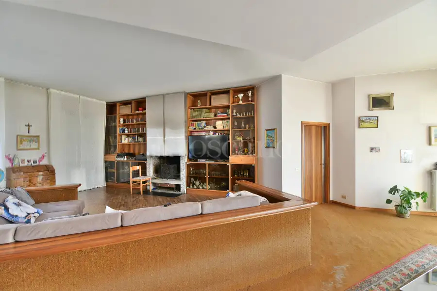 Casa Indipendente in vendita di 400 mq a €260.000 (rif. 9/2026)