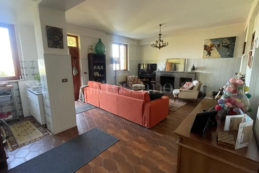Casa Indipendente in vendita di 300 mq a €249.000 (rif. 18/2026)