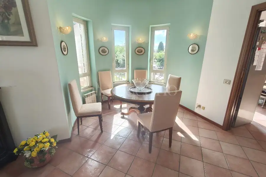 Villa in vendita di 300 mq a €845.000 (rif. 49/2026)