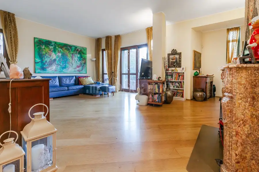Villa Bifamiliare in vendita di 680 mq trattativa riservata (rif. 42/2025)