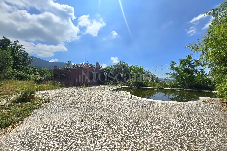 Villa in vendita di 200 mq a €780.000 (rif. 38/2026)