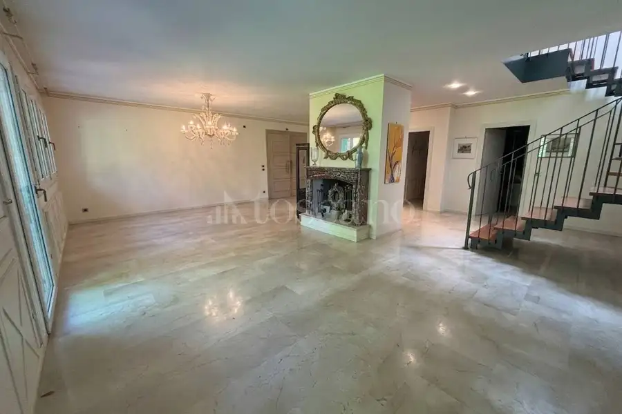 Villa Bifamiliare in vendita di 320 mq a €780.000 (rif. 65/2025)