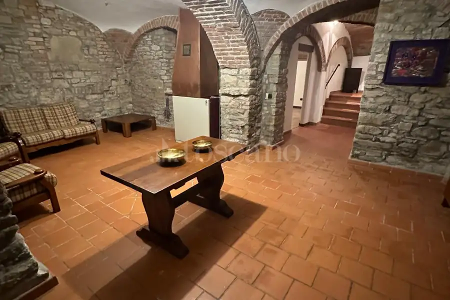 Casa Indipendente in vendita di 266 mq a €185.000 (rif. 64/2025)