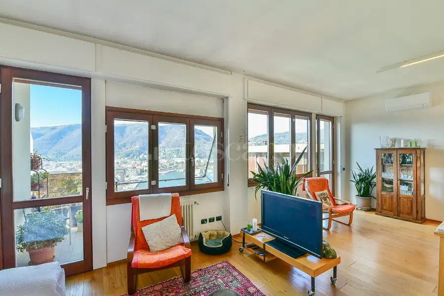 Casa in vendita di 140 mq a €820.000 (rif. 5/2026)