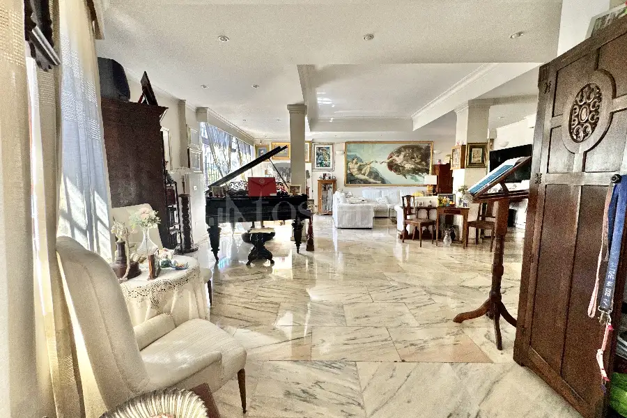Villa Plurifamiliare in vendita di 300 mq a €649.000 (rif. 18/2026)
