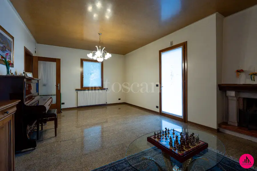 Villino a Schiera in vendita di 228 mq a €395.000 (rif. 177/2026)