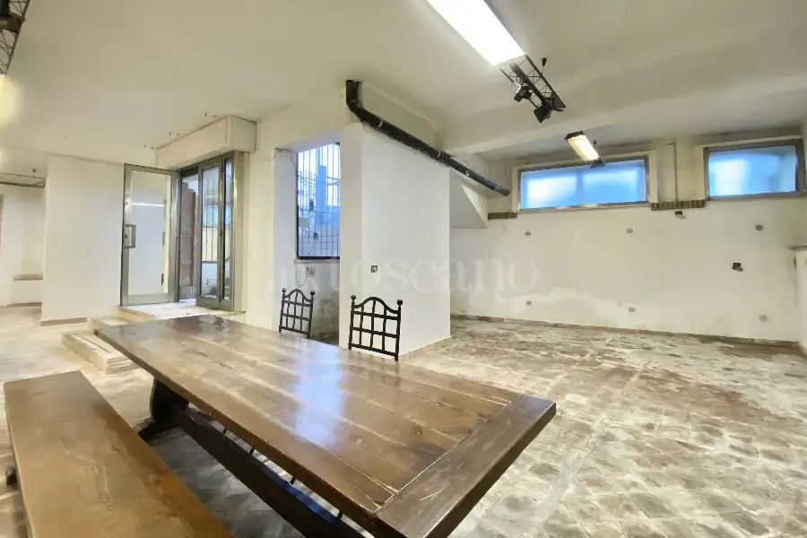 Negozio in vendita di 209 mq a €260.000 (rif. 11/2025)