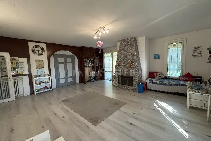 Villa in vendita di 345 mq a €820.000 (rif. 40/2026)