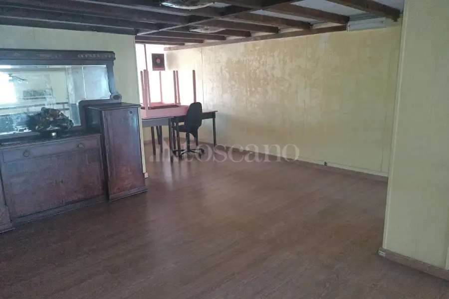 Negozio in vendita di 220 mq a €249.000 (rif. 2/2026)