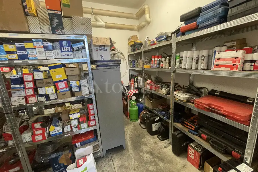 Capannone in vendita di 1.000 mq a €1.900.000 (rif. 15/2026)