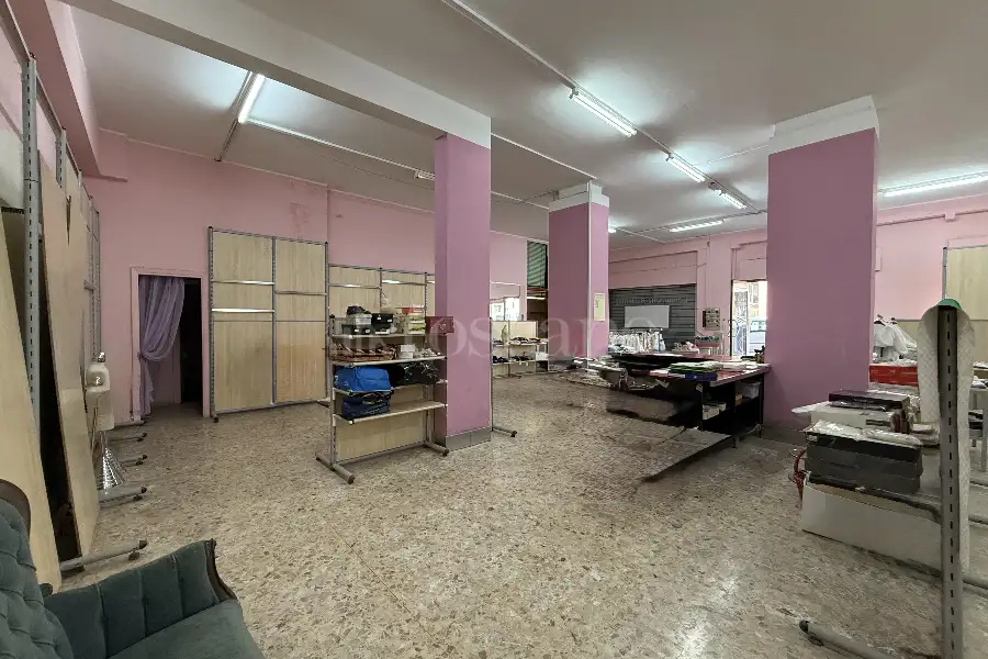 Negozio in vendita di 416 mq a €213.000 (rif. 4/2026)