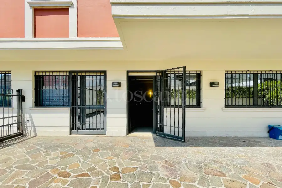Ufficio in vendita di 300 mq a €650.000 (rif. 48/2026)