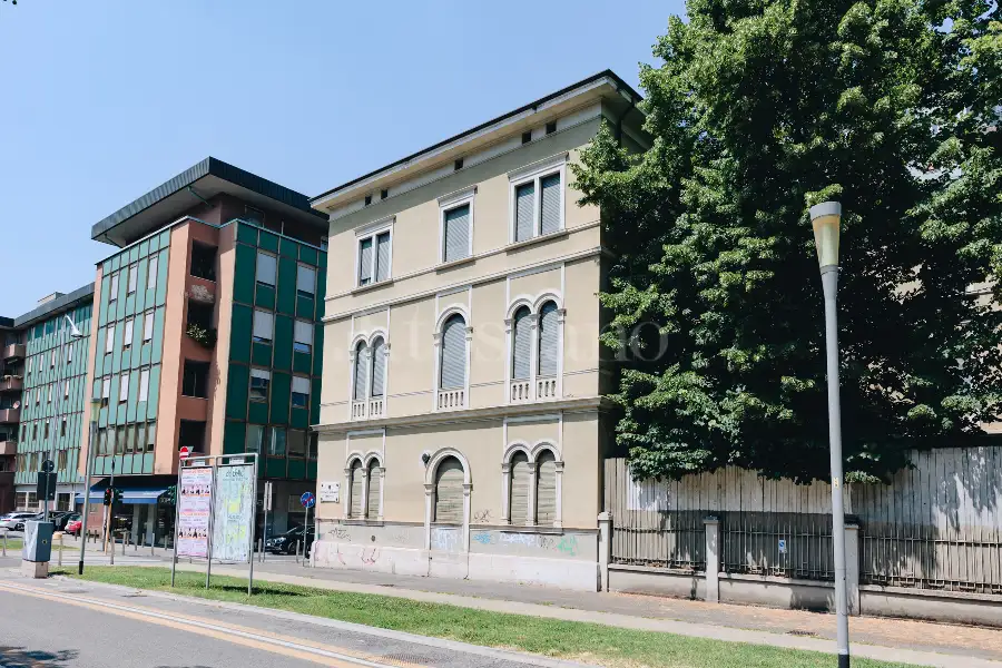 Palazzo in vendita di 7.000 mq trattativa riservata (rif. 21/2025)