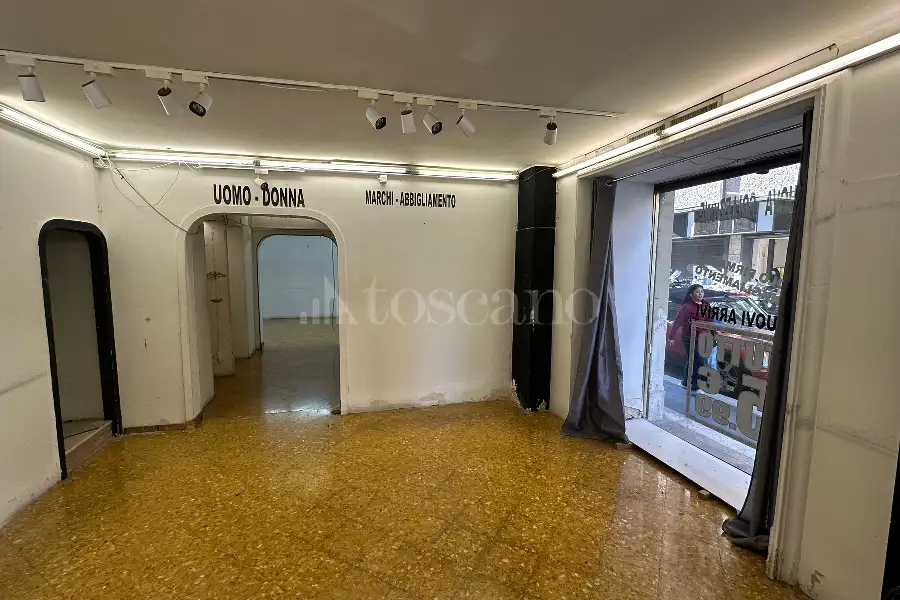 Negozio in affitto di 179 mq a €6.450 (rif. 21/2026)