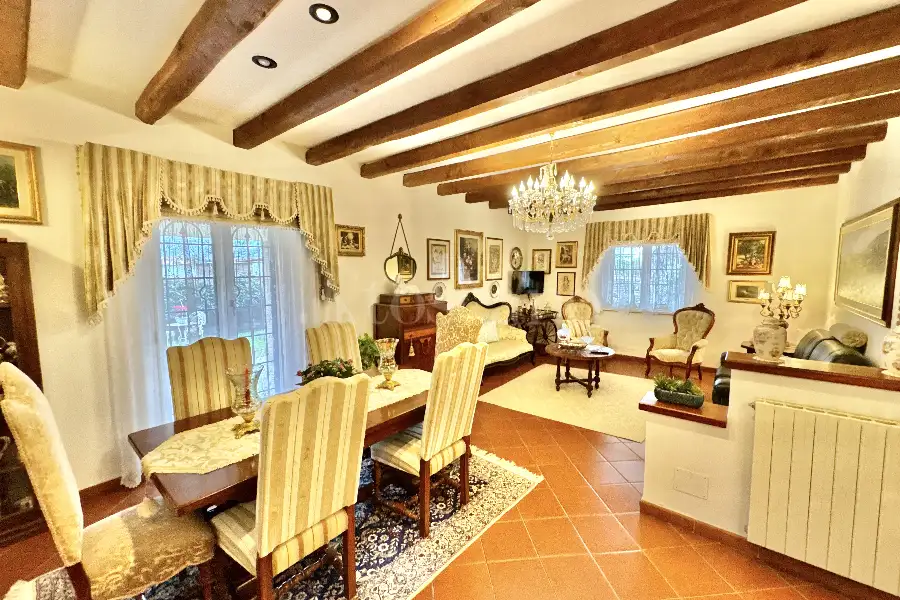 Villa in vendita di 300 mq a €445.000 (rif. 11/2025)