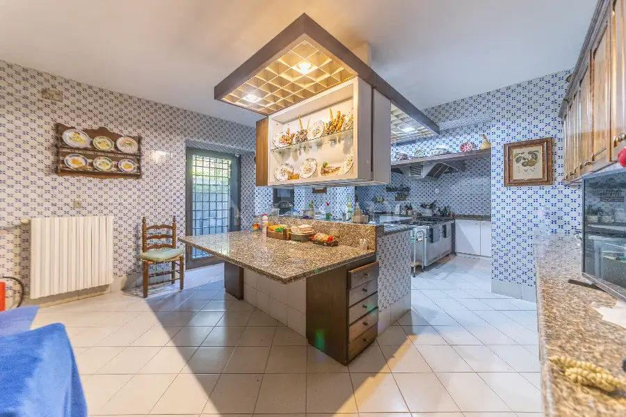 Villa in vendita di 750 mq a €1.950.000 (rif. 53/2026)