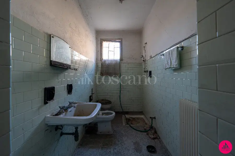 Rustico in vendita di 265 mq a €80.000 (rif. 160/2026)