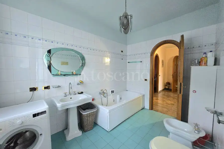 Villa in vendita di 550 mq a €970.000 (rif. 10/2026)