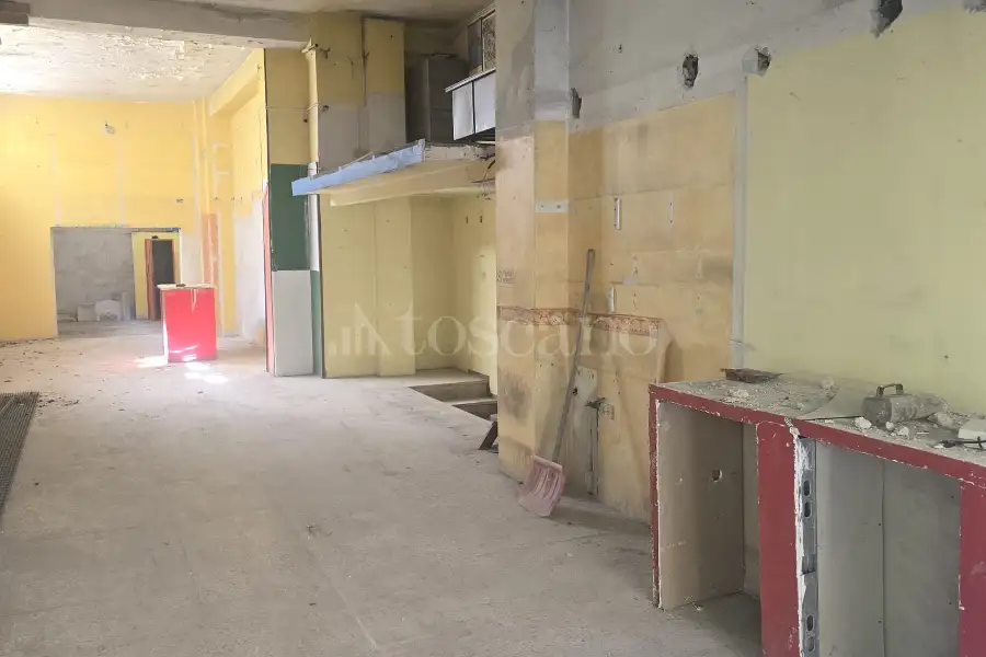 Negozio in affitto di 246 mq trattativa riservata (rif. 27/2026)