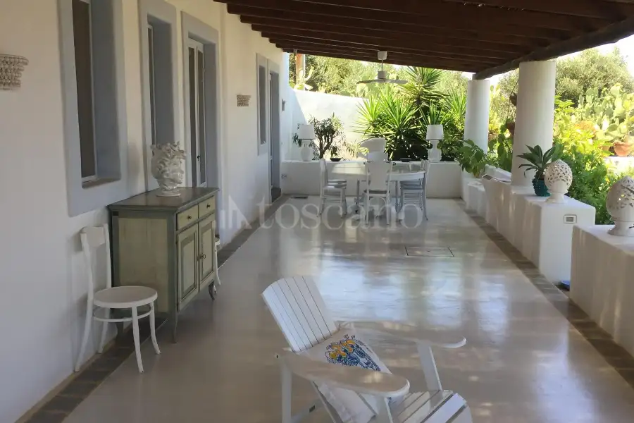 Villa in vendita di 1.000 mq a €1.990.000 (rif. 41/2025)