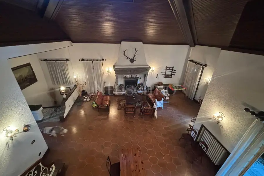 Villa Plurifamiliare in vendita di 370 mq a €1.200.000 (rif. 43/2025)