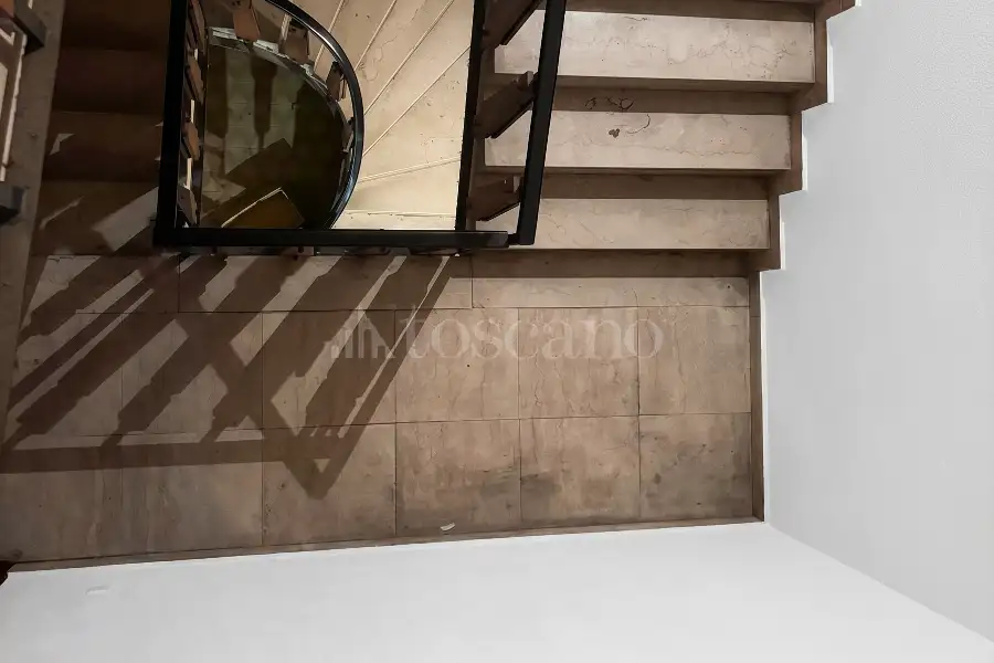 Negozio in vendita di 1.200 mq a €650.000 (rif. 20/2026)