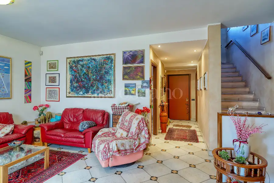 Villino a Schiera in vendita di 240 mq a €430.000 (rif. 133/2026)