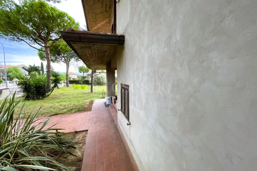 Villa in vendita di 305 mq a €650.000 (rif. 12/2025)