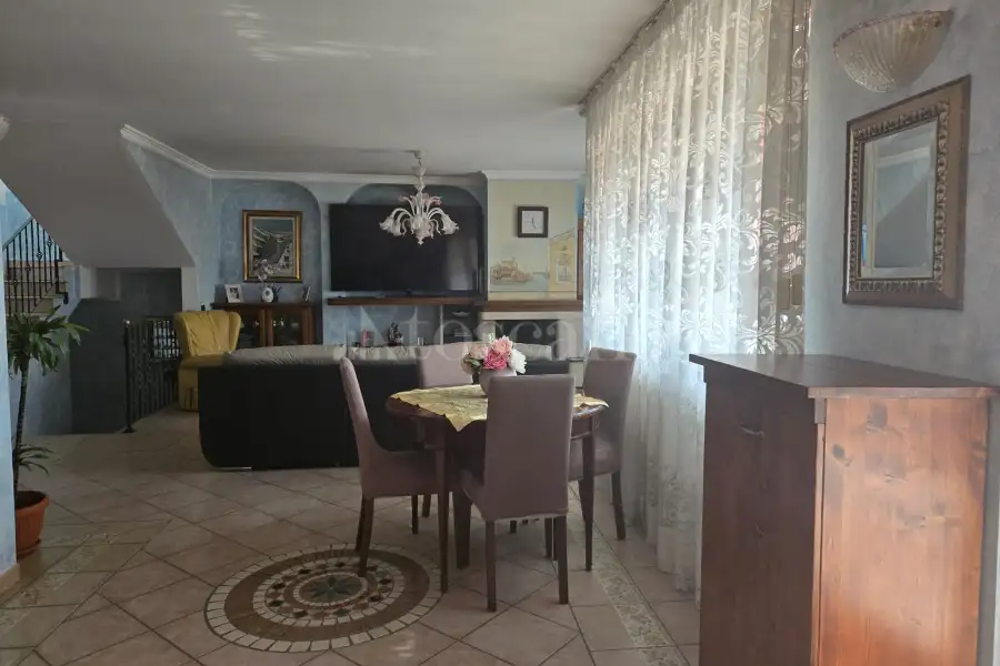 Casa Indipendente in vendita di 410 mq a €615.000 (rif. 40/2025)