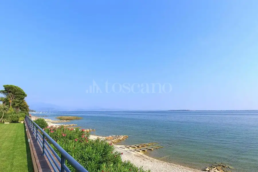 Villa in vendita di 1.300 mq trattativa riservata (rif. 38/2024)