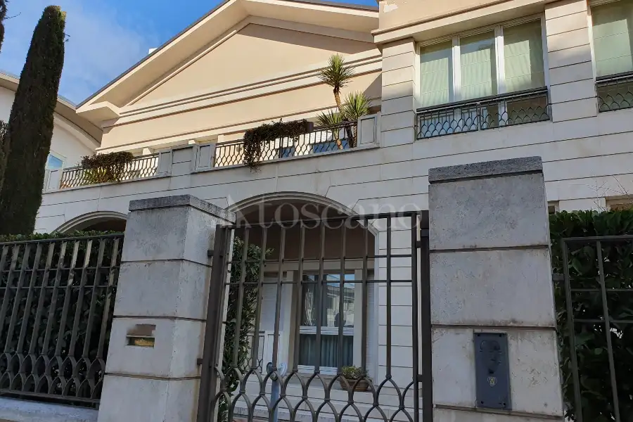 Villa in vendita di 800 mq trattativa riservata (rif. 23/2024)