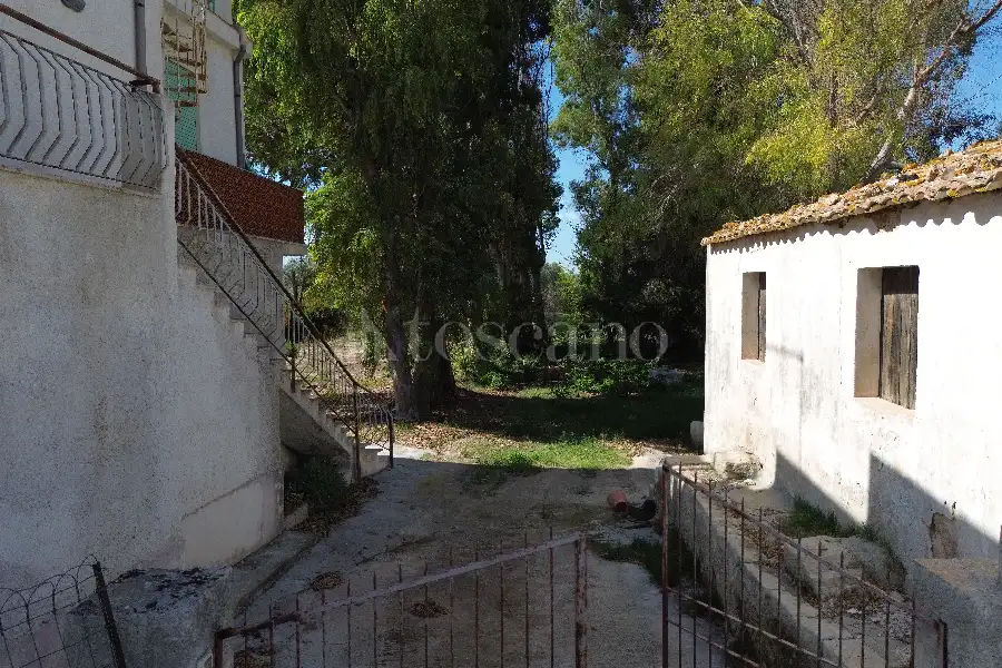 Villa in vendita di 345 mq a €369.000 (rif. 123/2026)