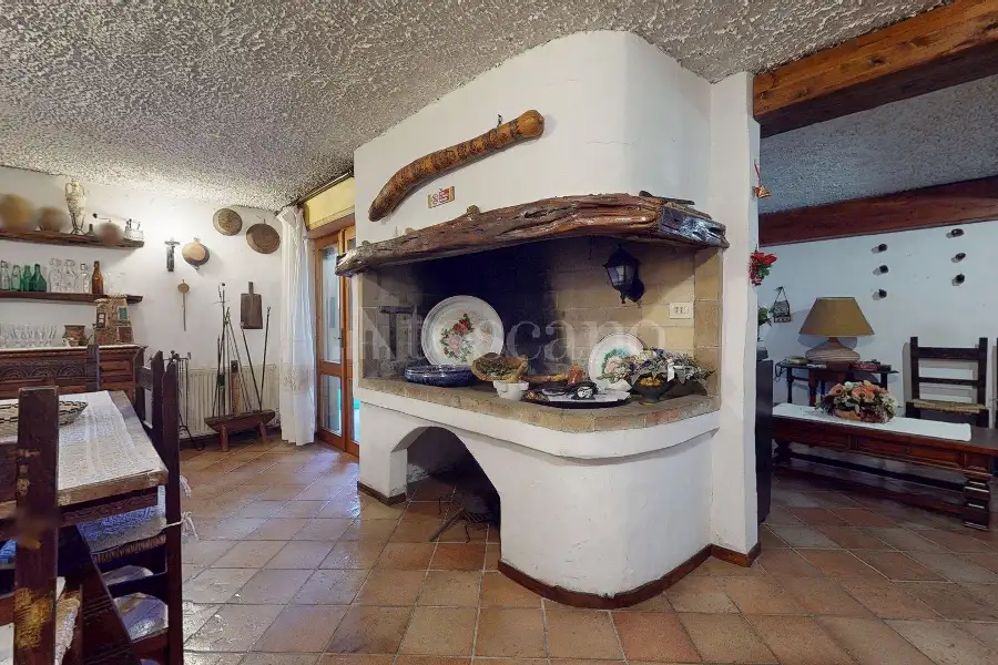Villa Bifamiliare in vendita di 210 mq a €355.000 (rif. 12/2026)