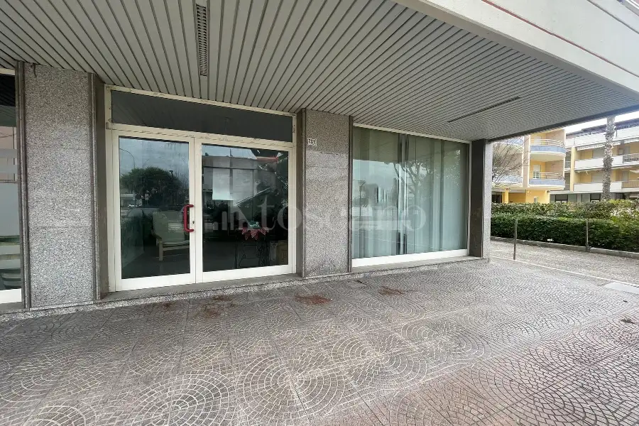 Negozio in vendita di 77 mq a €79.000 (rif. 9/2026)