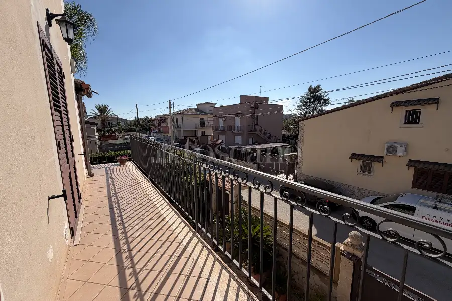 Villa Plurifamiliare in vendita di 400 mq a €399.000 (rif. 137/2026)